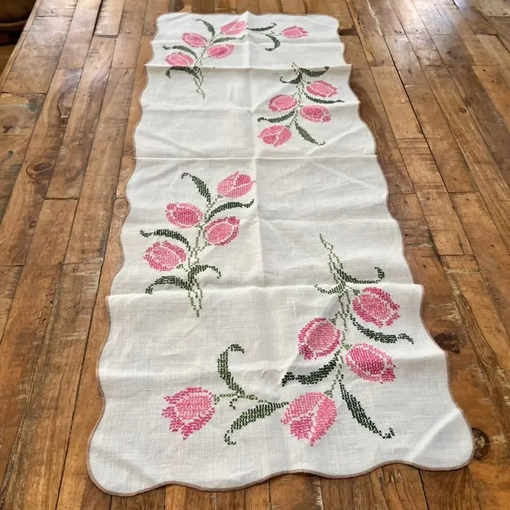 Vintage Linen Table Runner 15 x 37.5
